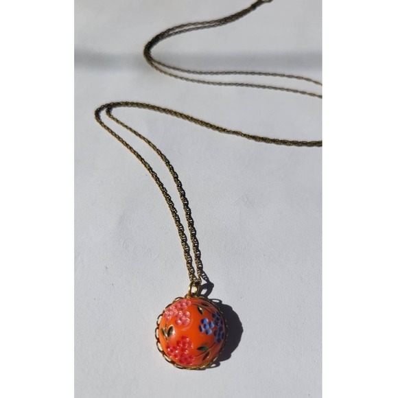 The Unbranded Brand Jewelry - Vintage Art Glass Orange Floral Round Pendant Necklace Vintage Brass Chain